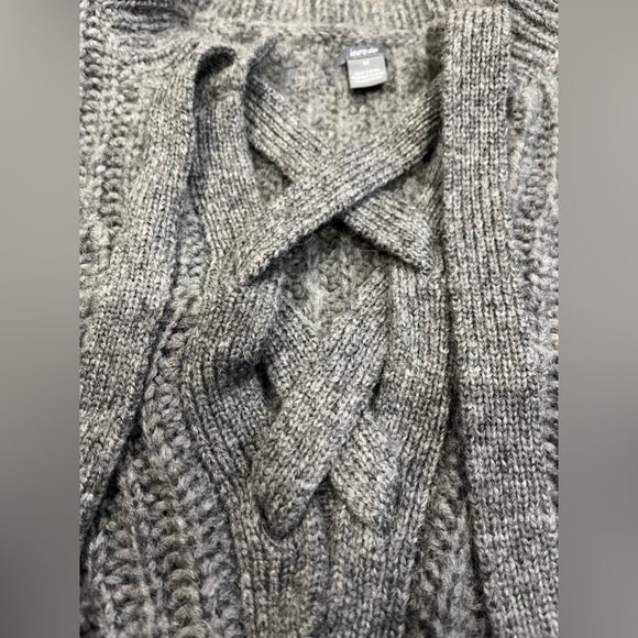 Women’s Aerie Chunky Knitted V-Neck Lace Up Sweater - Picture 3 of 8